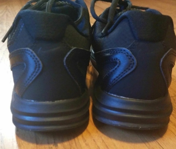 Nike Black Tenis Shoes - Picture 4 of 5